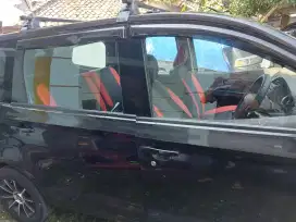 kaca film mobil menambah privasi