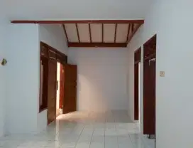 Rumah Strategis sekitar 100 m dari Stat.Jatinegara, Jakarta Timur