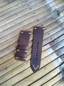Strap jam tangan kulit.
