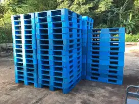 Pallet plastik baru dan bekas stok banyak