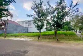 Tanah Pojok Cluster Eksklusif Riverside