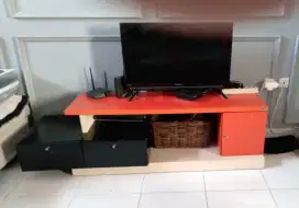 JUAL NEGO RAK TV MEJA TV WARNA HITAM MERAH CREAM KONDISI 80% BOSKUHHH