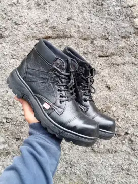 Ready sepatu kulit safety ujung besi bhn kulit asli murah