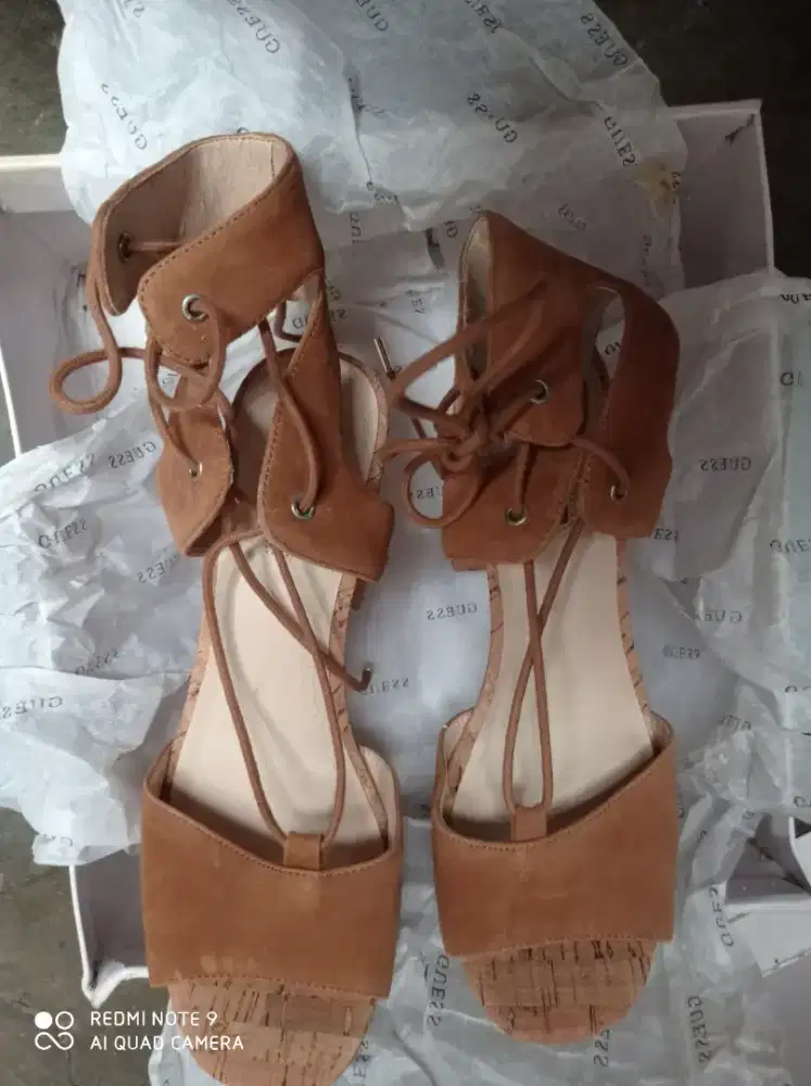 Sepatu Guess lama simpan dipake nggak, baca deskripsi ya