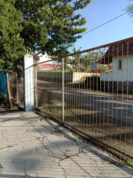 Tanah n Bangunan di jual  cepat dekat taman bunga Nusantara