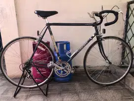 Sepeda road bike Fuji