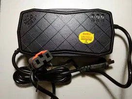 Charger sepeda listrik 48 volt. 20 A.