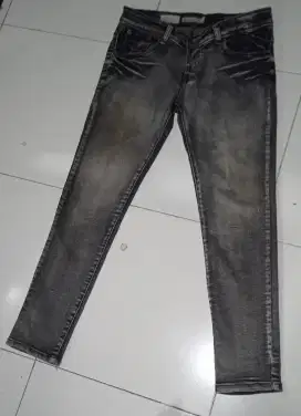 Celana panjang jeans size 30 kecil ada minus