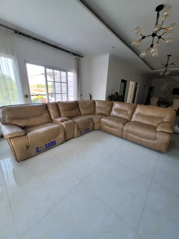 Sofa Cinema Cheers