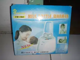 Pemanas botol susu bayi.