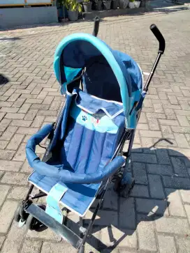 Stroller biru navy