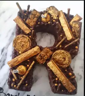 Kue Tart. Kue Ulang Tahun Initial berlapis emas