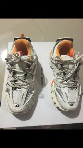 Balenciaga tracker