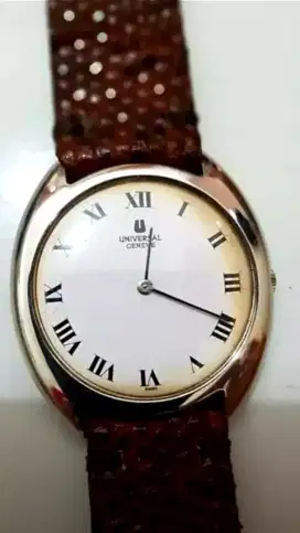 Jam tangan second Universal Geneve.