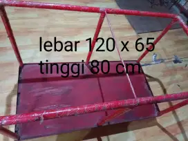Rak besi roda multifungsi