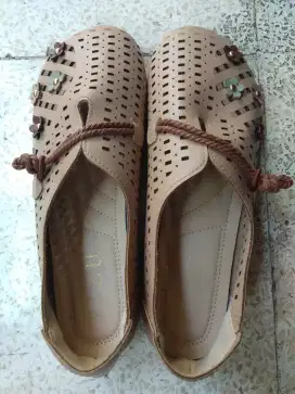 Sepatu coklat ukuran 38