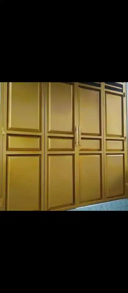 Pintu besi lipat