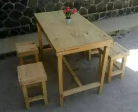 Satu set meja makan