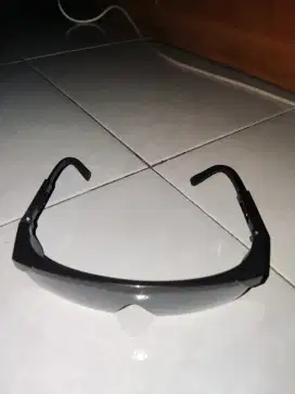 Kacamata Las Hitam