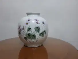 Guci Motif Bunga