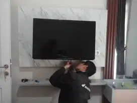 bracket TV plus pasang