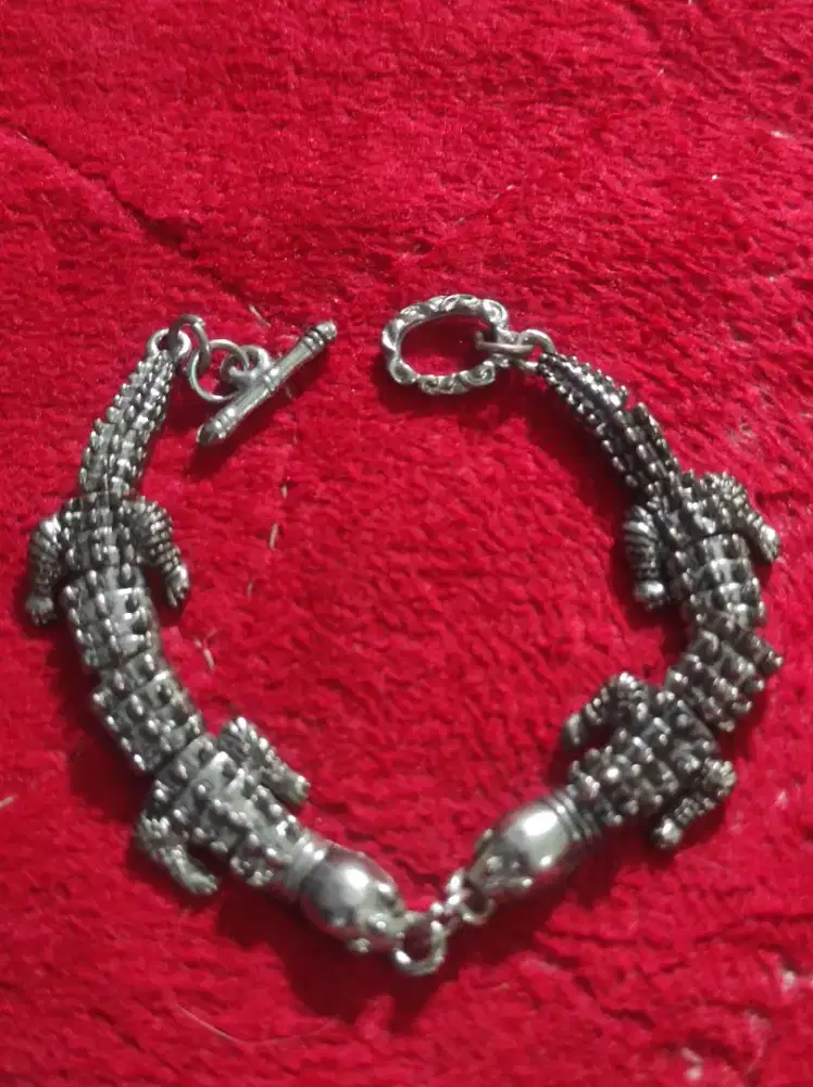 Lizard Metal Bangle