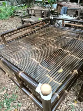 Bale lesehan bambu