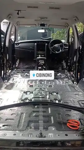 Peredam Mobil Toyota Fortuner