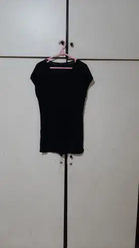 Atasan Hitam Rudolph Valentino Size M
