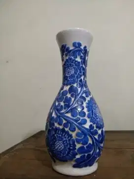Vas Bunga motif Bunga biru putih