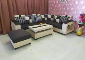 Sofa sudut minimalis dengan 1 puk kotak