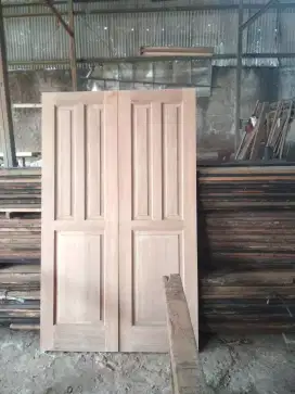 Paket pintu utama kayu kamper  murah dari kayu bekas berkualitas