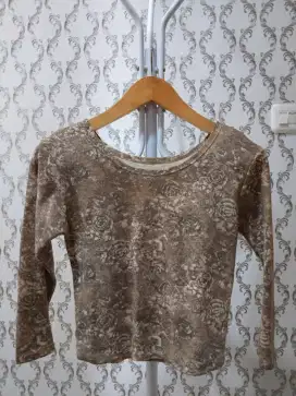 Preloved Kaos Lengan Panjang Wanita
