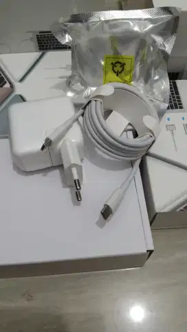 Charger adaptor Macbook Pro 61W Watt 45w 60w 29w 30 USB Type C 13 inch