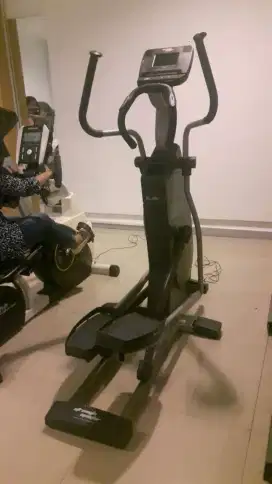 Elliptical hammer strength