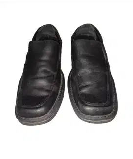 Sepatu branded Pantofel Andre Valentino size 39