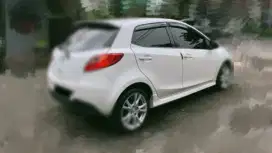 Rental mobil nyaman Mazda 2 plus supir, untuk wisata dll