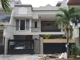 Rumah bagus, hdp selatan, 10x21, di Taman Semanan Indah
