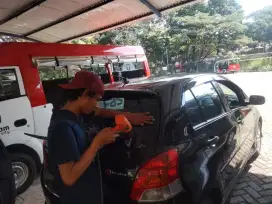 panggilan spesialis kaca film untuk mobil