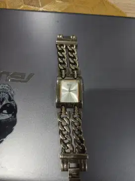 Dijual jam tangan wanita merk Guess