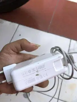 Charger macbook apple magsafe 1 85w 85watt 85 watt ori cabutan sby