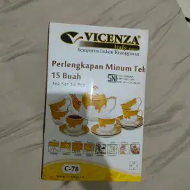 Satu set cangkir tea