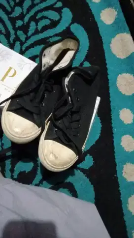 Sepatu anak hitam