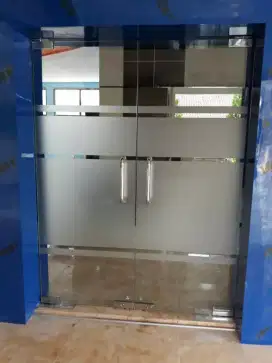 Pintu kaca showroom pintu kaca partisi sekat kaca kantor