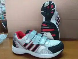 Sepatu junior running