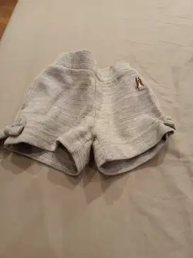 Celana pendek anak perempuan
