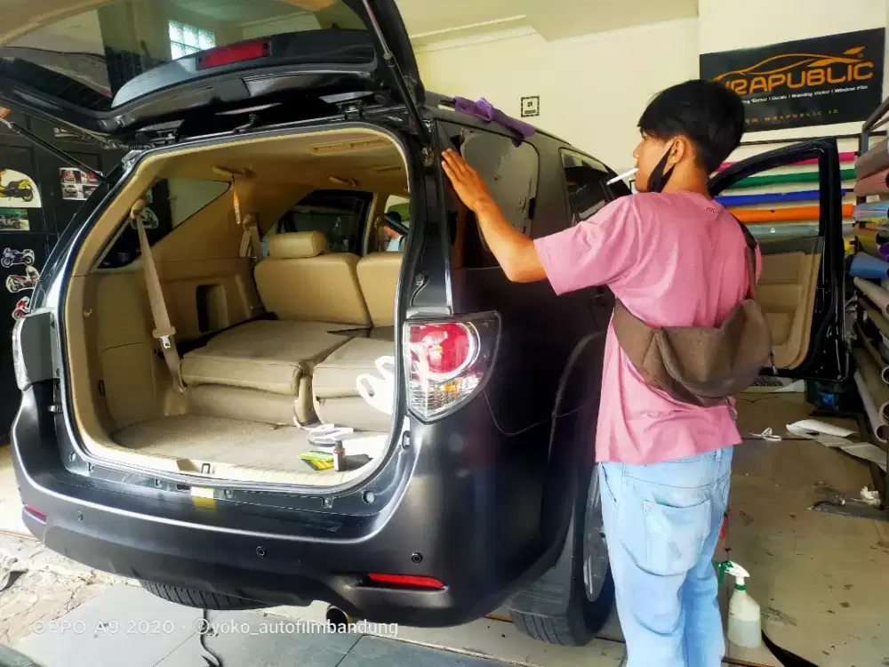 Pasang kaca film mobil murmer bergarabsi bos