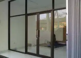 Partisi kantor pintu kaca automatis partisi ruangan sekat dinding ruko