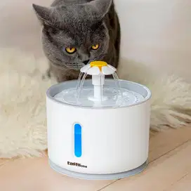 Water Dispenser Fountain Tempat Minum Anjing Kucing 2.4 Liter