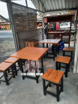 Meja set dan kursi